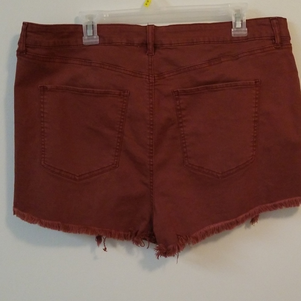 Shorts - Picture 2 of 4